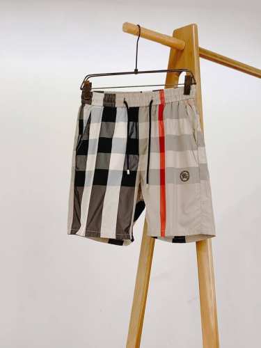 burberry 巴宝莉 时尚格纹短裤 臻选优质面料打造，贴身舒适，独特设计，进口3D数码印花技术，上身效果极佳，男女同款，两色可选 Size：M-3Xl