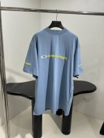 新品Tracksuit Logo廓形T恤 复古干爽平纹针织面料 正面、衣袖和背面饰以Tracksuit Logo艺术作品刺绣 水洗褪色效果 材料：100%棉 装