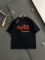 Fend*合身版型 25春夏顶级黑色卡通小怪兽字母重磅经典短袖，精致工艺专柜面料，顶级元素融合打造，经典短袖3标齐全，潮男时尚，无论是上身舒适度还是都是无可比拟