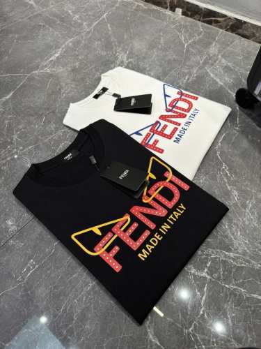 Ffendi 25Ss最新金属扣新品短袖！最顶级的品质专柜原单，顶级制作工艺进口面料，专柜款独特设计，采用进口高端订制进口丝线手感一流！ 颜色：黑色 白色 码数
