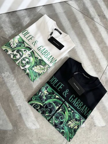 dolce&Gabba*A 杜嘉*纳2025春夏新款男女同款短袖T恤，专柜同步发售！定制专属纯棉面料，胸前字母Logo图案印花工艺设计！简约大方，从容百搭，档次