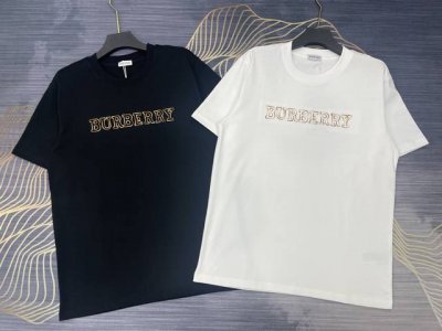 上新 Burberry巴宝莉2025春夏新款刺绣字母Logo圆领短袖T恤 高版本高版本 280克精棉面料 全网独家首发 百搭款细节处理完美 进口高密度刺绣Log