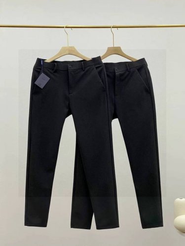 上新 普拉达prada春夏季新品 线下原价3940！prada普拉达直筒弹力免烫修身男士厚款牛奶丝休闲西裤 颜色：黑色 尺码:30~31~32~33~34~36