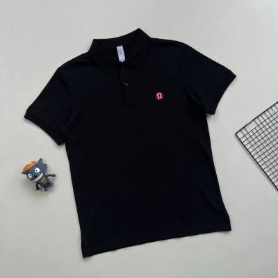 lululemon露露经典Logo刺绣Polo衫 采用高品质定制面料，柔软触感，轻盈柔韧，细腻亲肤。 冰丝体感，炎炎夏日拒绝闷热！ 同时具有吸湿速干功能性。不粘