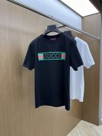 guc 高端定制 25春夏新品印花圆领打底短袖T恤，正面胸前缀饰品牌字母设计，打造男士基本款单品，为男士衣橱注入新意。采用柔软棉质双面针织长绒棉+莫代尔棉面料制
