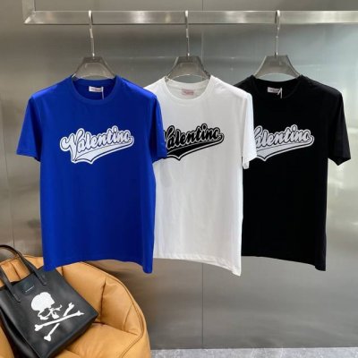 华伦家 Valentino短袖 简约又百搭，胸前那独特的黑色品牌字体，设计感满满，时尚又醒目 面料柔软亲肤，透气性超棒，M-3Xl 隔天