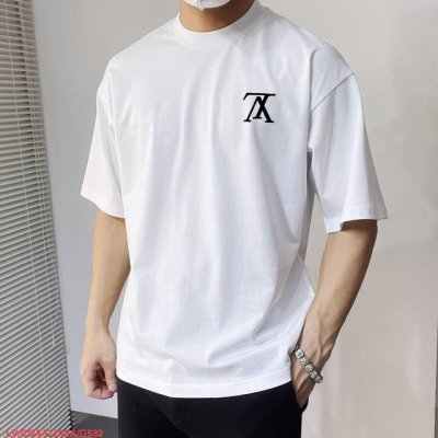 G532 Lv路易威登 新款字母印花双层重工短袖T桖 字母图案不管是T桖还是卫衣都是每年的爆款单品 前幅大面积印花采用大康丽数码印花机直喷 成本极高 经过多次的