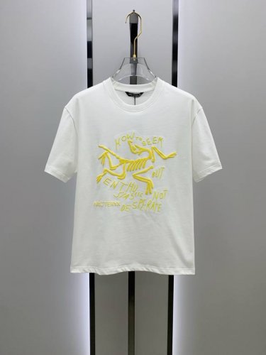 市场有仿版认准工艺和面料 25Ss始祖鸟家纯棉最新面料 最高版本 胸前始祖鸟发泡+字母刺绣双工艺经典标识图案Logo时尚简约潮流短袖，最顶级的品质专柜原单短袖，