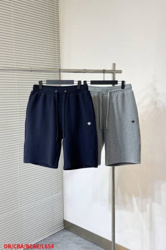 L654 Dr迪奥 2025春夏Ss 素皱棉小蜜蜂短裤，简约时尚短裤单品，采用独家精心定制贵柜级素皱棉面料精心制作，前幅饰以小蜜蜂标识刺绣，后幅C*D图案精致刺