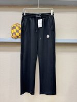 p310 Moncler蒙口 2025新品爆款休闲裤，定制进口面料，柔软舒适有质感，原版五金配件，非常炫酷细节处理精致，上身效果超级无敌赞，潮流百搭。尚选面料匠