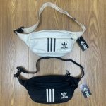 Adidas阿迪达斯三叶草三条杠尼龙运动休闲多功能腰包胸包单肩包斜挎包 颜色：黑色、白色 尺寸：35X18X10 Cm 528