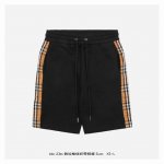burberry 博柏利23Ss侧边格纹织带短裤 灵感源自八十年代复古 定制面料 官方同款 同缸染面料 手感舒服 时尚又个性 超级百搭好看的一款 男女都非常合适