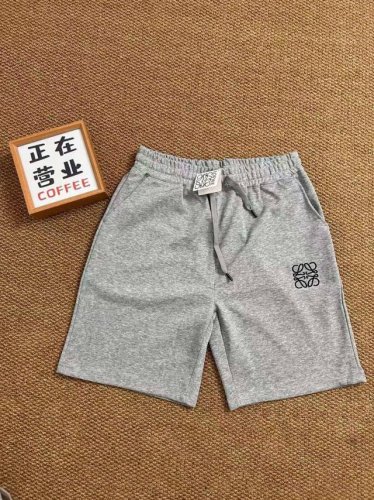 loewe 罗意威 夏季最新款基础刺绣五分休闲短裤 采用重磅华棉面料，触感柔和、垂感强，穿着体验感好 4-5级水洗色牢度不易褪色 面料采用水洗印染工艺 水洗不褪