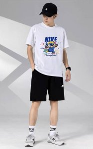 nike 耐克休闲情侣款短袖短裤运动套装，男女均可轻松上身驾驭 ，面料柔软有弹性超级舒服 ！细节一步到位 ，腰部内里有抽绳可以随意调节！ 上身效果超赞！超舒适！