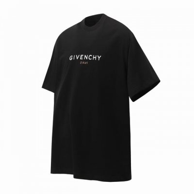 Givench.Y纪梵希新款字母反转印花短袖T桖 反转字母图案不管是T桖还是卫衣都是每年的爆款单品 前幅大面积印花采用大康丽数码印花机直喷 成本极高 经过多次的
