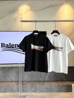 balenciaga 巴黎世家25最新可乐涂鸦Logo情侣款圆领短袖T恤,男女同款 你值得拥有绝佳夏季穿搭必备单品 经典百搭永不过时系列 男女同款 情侣可搭 甄