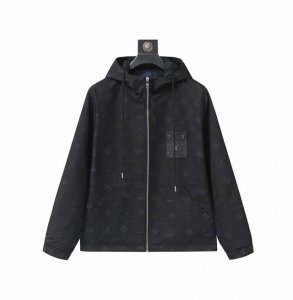 Dg 高品质秋新款夹克外套，秀场新品品相非常完美，记忆面料舒适保暖，三标齐全，色泽饱满诱人，非常出彩的设计，轻松将时髦感进阶，做工极为考究严谨，走线工整细致！大