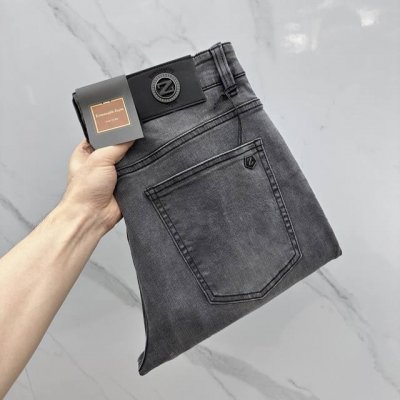 zegna*杰尼亚 高端定制、2025早春薄款最新款牛仔裤 柜台同步发售 小直筒版型，进口固色面料 原版定制复刻 客供五金辅料 原单品质 重工洗水 做工走线精细