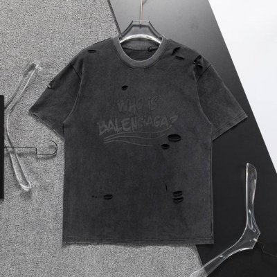 巴黎世家 新款洗水破洞T恤.男士圆领经典Logo短袖T- Shirt 采用进口客供定制面料 高端的品质 尽显奢华。8880尺码：M-3Xl