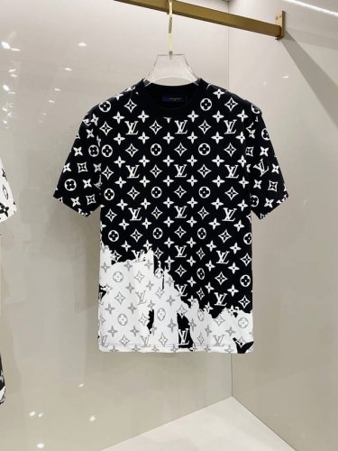 lv 2025早春新款男女同款短袖T恤，！定制专属纯棉面料，定制原版工艺螺纹，胸前重工字母Logo工艺设计！简约大方，从容百搭，档次极高，完美融入时尚还有风情感