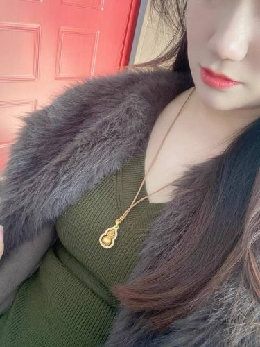 中国黄金沙金葫芦编绳项链 中间葫芦可旋转 寓意主要包括福禄双全、多子多孙和辟邪保平安。葫芦的谐音“福禄””，代表着福气和财富，佩戴葫芦吊坠寓意着招来福禄，带来好