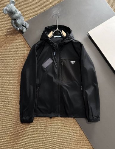 pins Prada 经典款机能休闲外套拉链防水设计、普拉达防晒面料和谐又时尚没有违和感、亚太地区订单台湾外贸公司原单货产地意大利、材质精致细腻似乎是普拉达专利