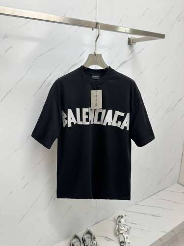 真正对版尤物 渠道货 Balenciaga巴黎世家25FW早春新款圆领.原生全棉材质透气舒适质感十足宽松短袖T恤裁剪凸显品牌格调采用克重纯棉制成略带有弹力 呈现