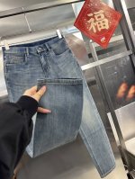 p270高端定制、2025早春最新款牛仔裤 柜台同步发售 原版定制复刻 客供五金辅料 原单品质 进口牛仔固色面料有弹力 做工走线精细 上身绝佳！优选单品 ad原
