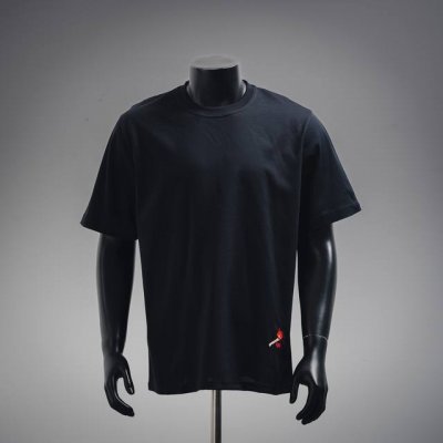 Bottega Veneta葆蝶家Bv 25Ss小火柴刺绣折袖短袖T恤 面料采用32支重磅双纱平绞精梳棉克重260克 前幅左下角刺绣采用高精度刺绣机作业 运用多