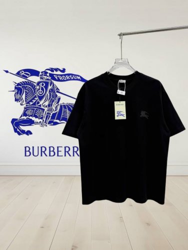 高版本] Burberry巴宝莉 25Ss 后背圆圈战马发泡印花短袖T恤 选用洗水精梳全棉32支280G面料 背部植绒印花灵感来自 20 世纪上半叶的品牌典藏目