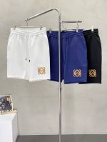 Loewe罗意威独家专供新款短裤高端版本！专柜定制面料 透气舒适度高，细节无可挑剔，品牌元素设计理念，体现高品质。手感细腻柔软！呈现休闲裁剪，上身版型超赞！码数