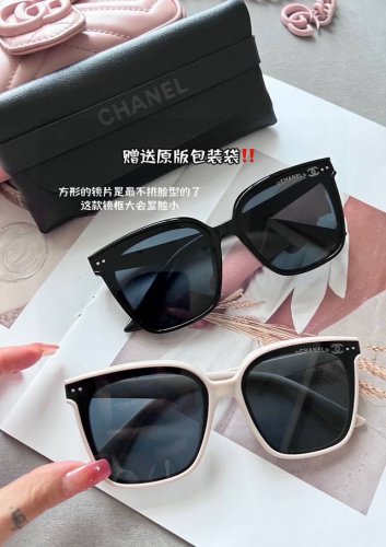 40 chanel香奈儿 方框墨镜 配礼盒 【高版本小香方框墨镜】颜色：黑框/白框 买上几幅每天换着戴！随心搭配！ 高品质偏光配送定制的收纳袋 颜色：黑色方框、