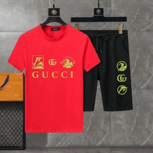 直 品牌 Gucci 古奇 2025新款男士短袖短裤套装！官网同步销售！市面高端版本！手感细腻柔软！让你穿着更加舒适！立体裁剪版型超赞！尺码:M-5Xl 下单请