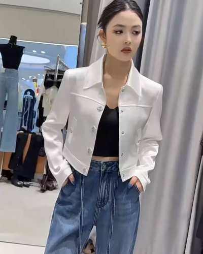 款号G25041954 圣罗兰Ysl*新款 高端精品定制进口纹理醋酸面料手感丝滑舒适！字母Logo方块纽扣简约时尚短款翻领长袖外套！白色、黑色、 M码：肩宽40