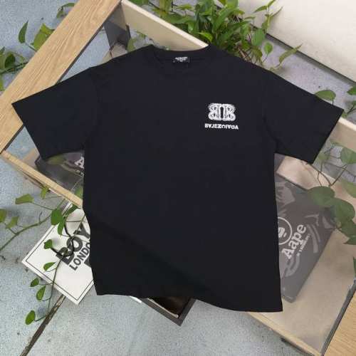 特价 黑色 S3 款号：Qyba08 高版本 新款Balenciaga巴黎世家双B涂鸦字母图案Logo印花休闲情侣宽松短袖T恤，独一无二的活性环保面料染色，32