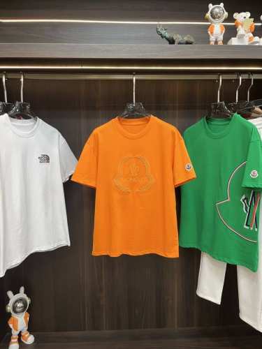主推P210 蒙口 独家专供春季新款时尚休闲圆领短袖，纯棉面料原单工艺高端欧版原单T恤，潮流时尚休闲半袖 透气舒适度高，细节无可挑剔，品牌元素设计理念，体现高品
