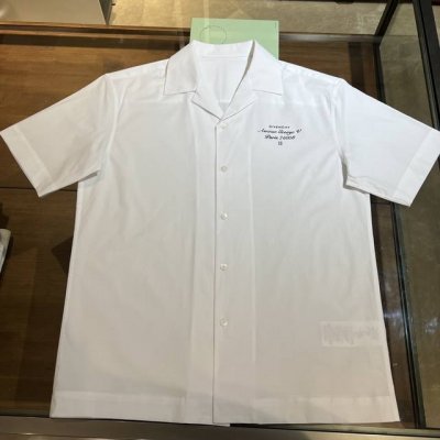 补单回货 上新，Gv纪凡希印花细节棉府绸衬衫。 明扣款Logo贝壳扣，面料质感不错舒适透气。 尺码:S38-M39-L40-Xl41-Xxl42。