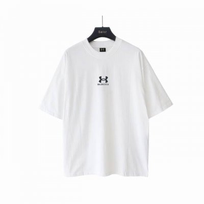 实拍细节图+细节图 巴黎世家Balenciag 安德玛联名短袖 刺绣区分 田岛的机器就是牛 大货处理完成再送去工艺厂做渐变处理 有在还原正品细节真的是用尽心机
