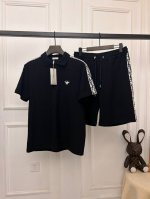 新品Dior专柜同款套装衣服P210,裤子P210可拆开出售Dior迪奥、2025新款短袖+短裤套装，这款绝对是男装单品中的功勋主角之一，属于极为经典的代表作品