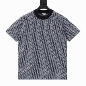 dior迪奥Cd 25Ss满印提花Logo针织短袖T恤 原版原价8200购入 毛料采用7针进口机编织制造 采用含羊毛含量纱线 纱线定染 花纹经过3次打版还原一致