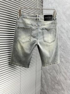 阿玛‘’独家专供新款古驰潮男时尚休闲牛仔裤短裤，高端欧版原单裤子，潮流时尚休闲裤子 透气舒适度高，细节无可挑剔，品牌元素设计理念，体现高品质。呈现休闲裁剪，上身