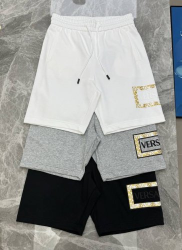 Versac*E范思-哲2025S新款五分短裤上架，男女同款.两侧无缝工艺.侧身采用3D烫画工艺，立体又时尚.经典品牌字母标识.后兜口袋设计.面料触摸手感细腻，