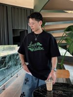 25Ss Lv高尔夫系列限定新款圆领短袖T恤 选用330克双纱平织棉面料打造 立体印花工艺 后领品牌Logo标识 螺纹针织领口 男女同款 码数 S-2Xl 颜色