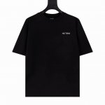 Arc'teryx 始祖鸟 发泡彩色三只鸟短袖T恤 采用60支双股，280G全棉面料。上身透气，绝不起球，手感柔软舒适，全衣平车走线立体剪裁。胸前Logo为刻字