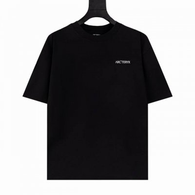 Arc'teryx 始祖鸟 发泡彩色三只鸟短袖T恤 采用60支双股，280G全棉面料。上身透气，绝不起球，手感柔软舒适，全衣平车走线立体剪裁。胸前Logo为刻字