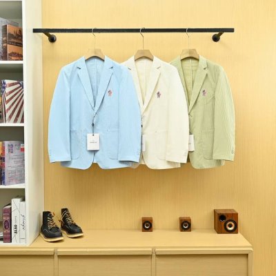 上新， 款号25132 Moncler 蒙口25S夏季新款轻薄款两粒扣单防晒西服！一款能穿到夏天的轻薄款西装，薄而有型潇洒随意！ 高端男士商务休闲主线臻品，时尚