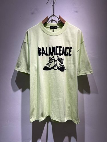 balencia*巴黎*家 2025春夏新款男女同情侣款休闲宽松棉质圆领短袖T恤衫！贸易公司渠道稀出，同步官网发售 ！ 2025春夏最新系列，经典时尚设计元素，