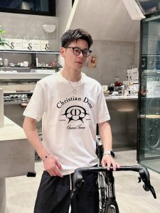 迪*Dior 25Ss春夏新款首发专柜最新款短袖圆领T恤 高端订制 设计前卫时尚 品牌Logo重工艺设计 高端定制240克面料.手感柔软.穿着舒适.专柜级别精致