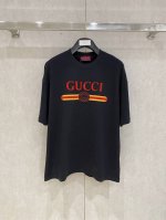 gucci 古奇 大爆款 2025春夏新款首发专柜最新款短袖圆领T恤 高端订制 设计前卫时尚 品牌Logo重工艺设计 高端定制面料.手感柔软.穿着舒适.专柜级别