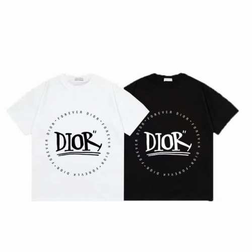 上新款号： D1017 Dior 迪奥 2025Ss印花字母短袖T恤 采用品牌Logo撞色印花图案！ -面料：260G双纱纯棉短袖，配套320G纯棉罗纹 原版面